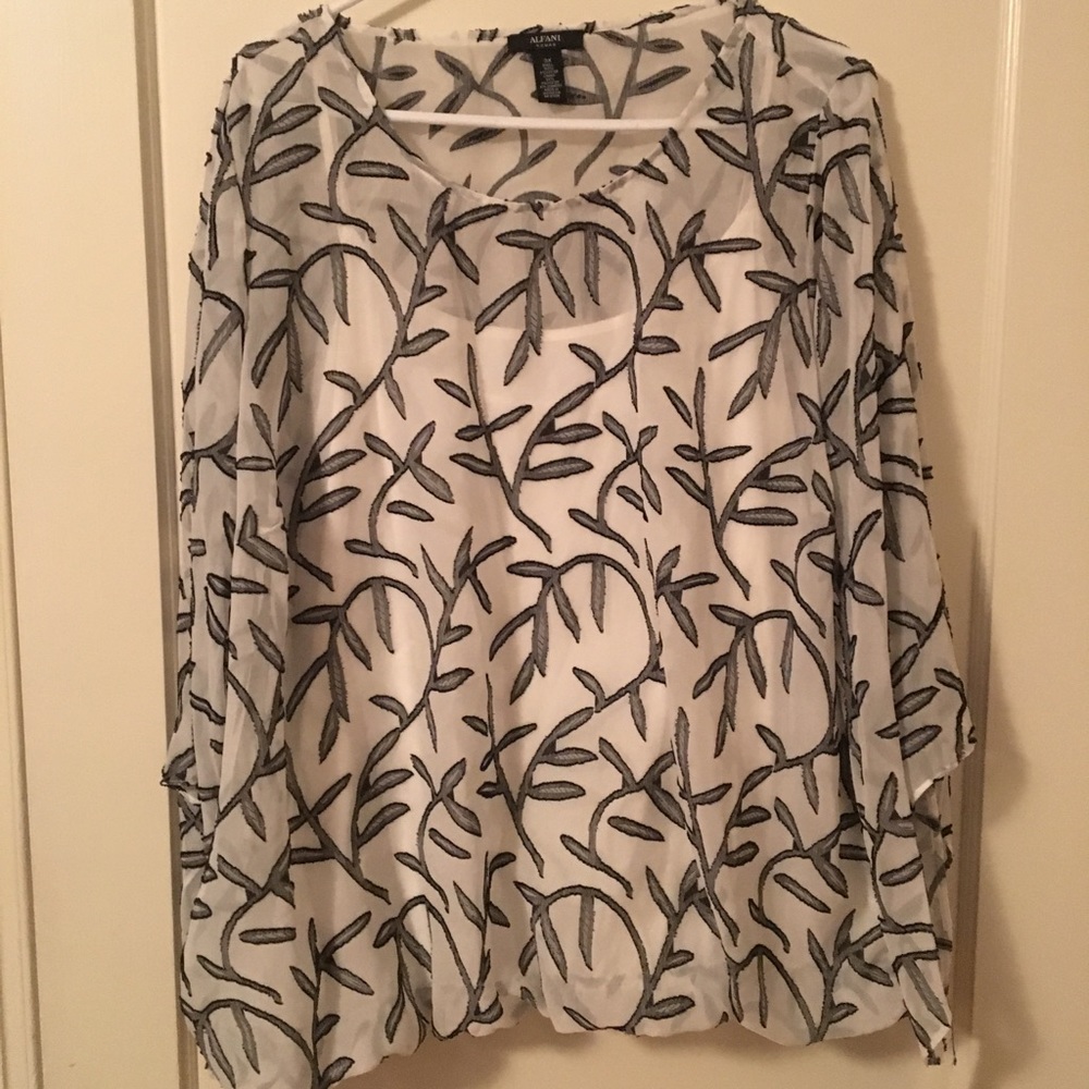 2/$30 NWT Alfani White Botanical Print Blouse 3X